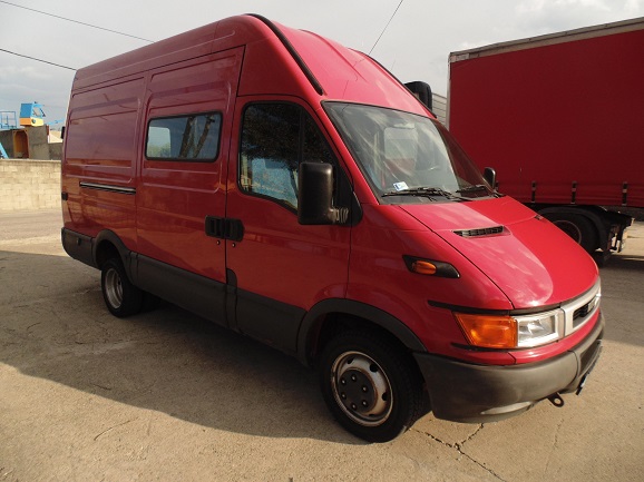 Iveco Daily kisteherautó bérlés