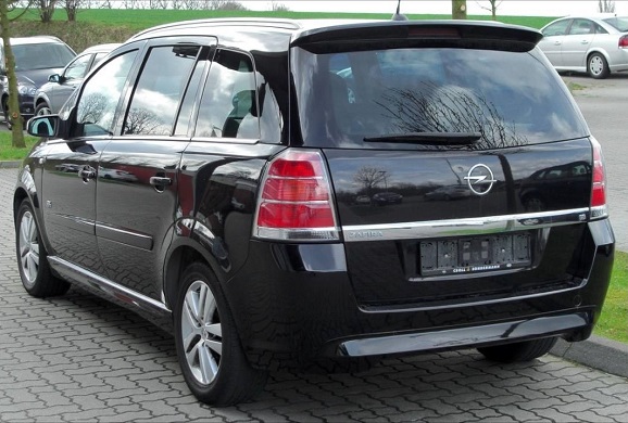 Opel Zafira személyautó bérlés