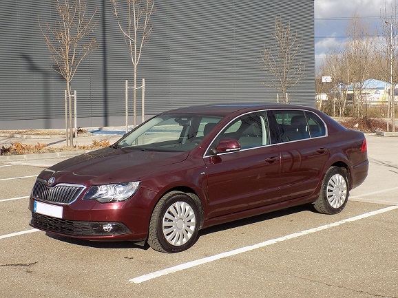 Skoda Superb személyautó bérlés